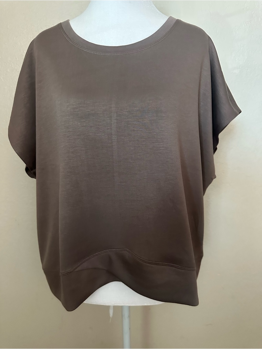 Relaxed Short-Sleeve Boxy Tee in Taupe women size L